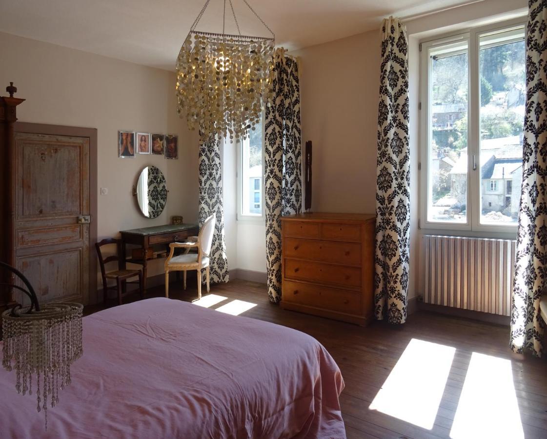 Les Trois Hiboux Bed & Breakfast Crespin  ภายนอก รูปภาพ